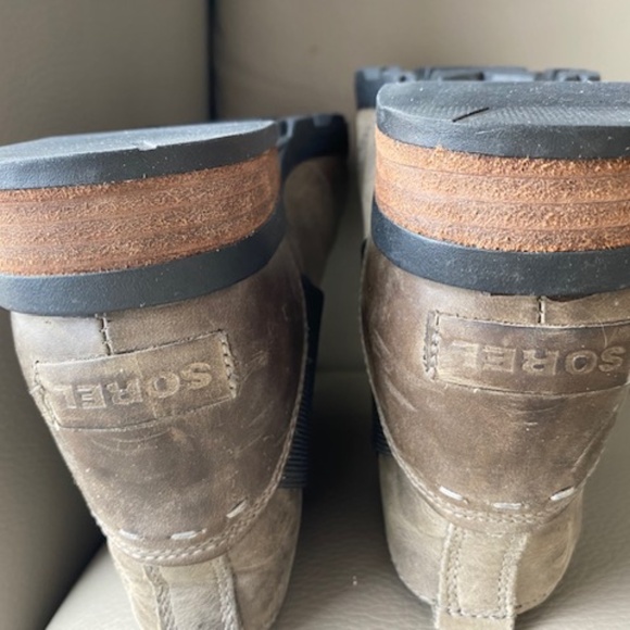 SOREL genuine leather Ladies US 8 ankle boots taupe khaki green hue waterproof - Picture 10 of 16